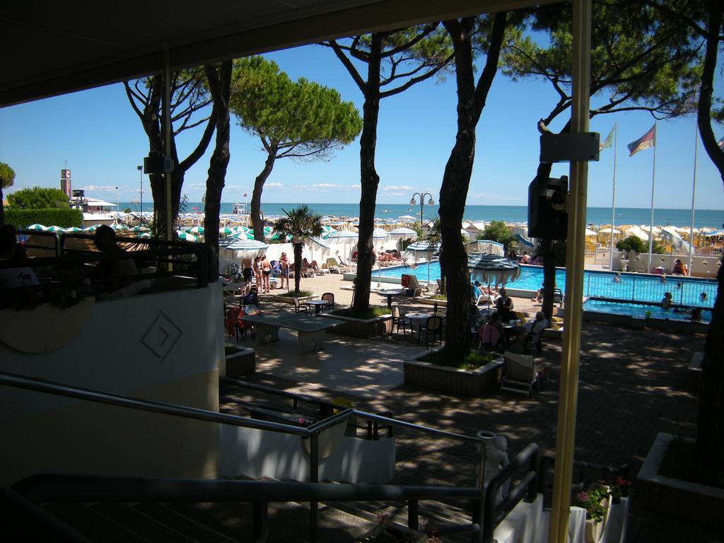 Hotel Ambasciatori Palace Lido di Jesolo Exterior photo