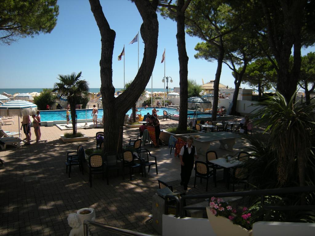 Hotel Ambasciatori Palace Lido di Jesolo Exterior photo