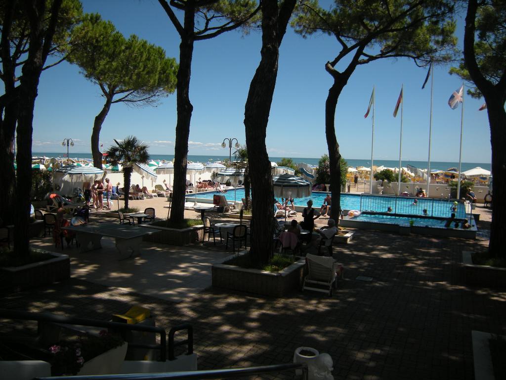 Hotel Ambasciatori Palace Lido di Jesolo Exterior photo