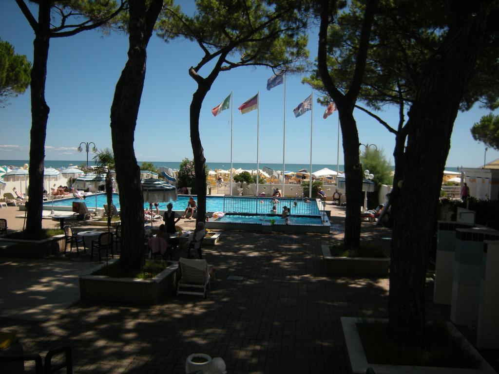 Hotel Ambasciatori Palace Lido di Jesolo Exterior photo