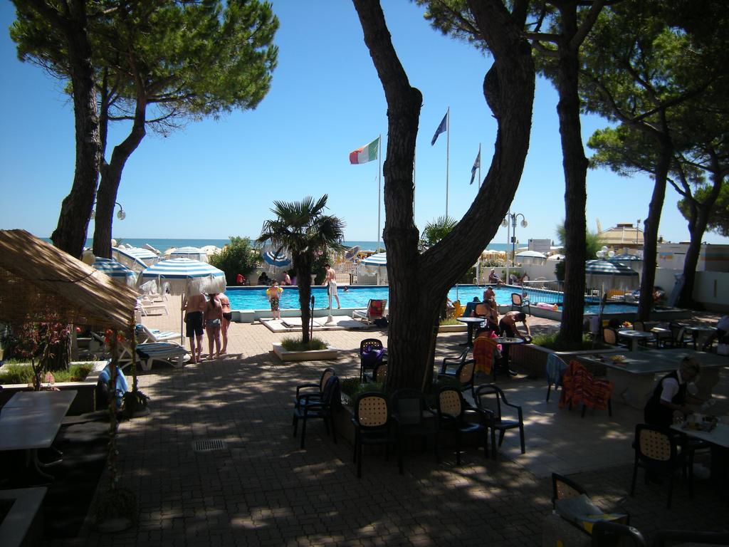 Hotel Ambasciatori Palace Lido di Jesolo Exterior photo