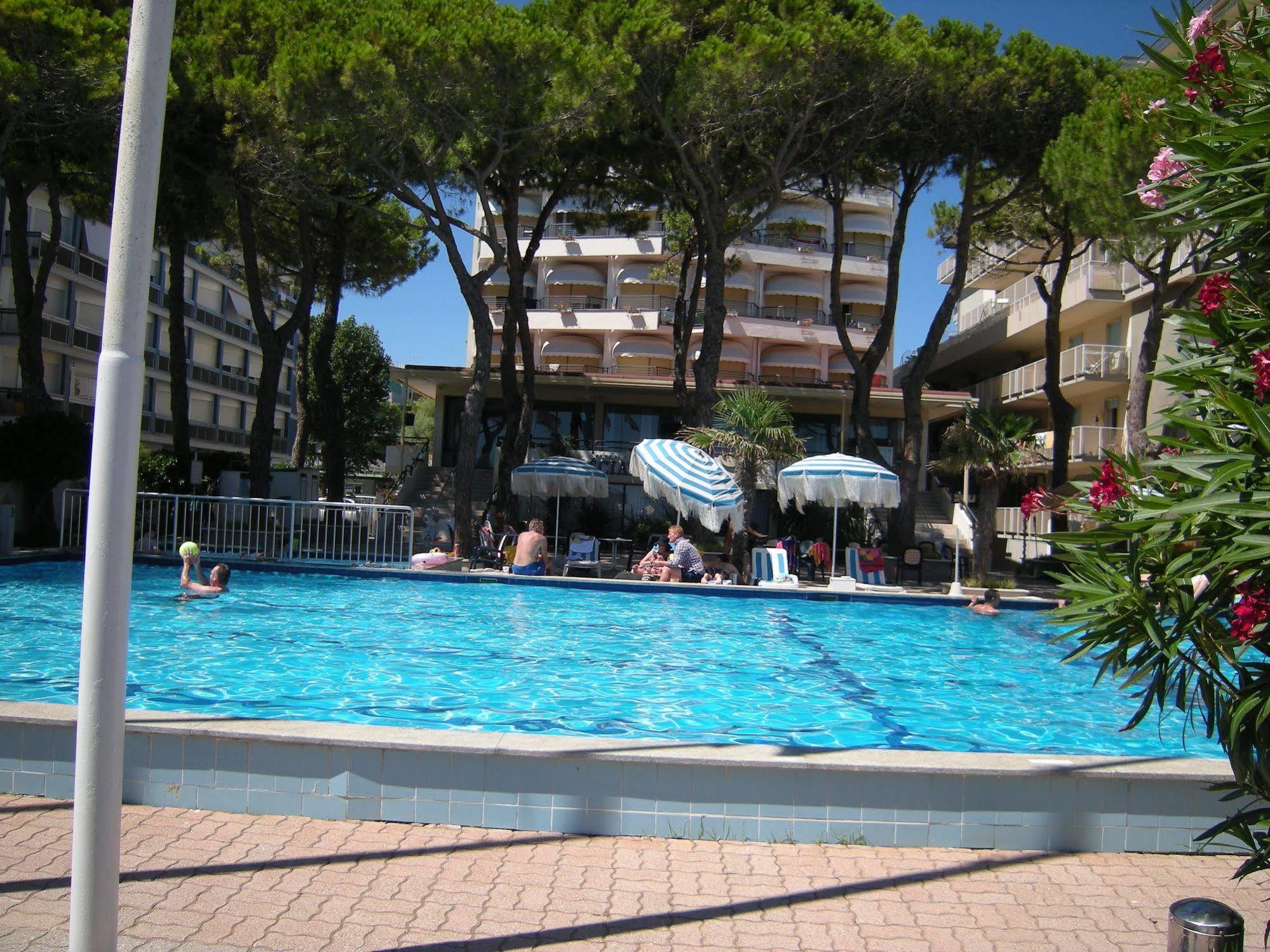 Hotel Ambasciatori Palace Lido di Jesolo Exterior photo