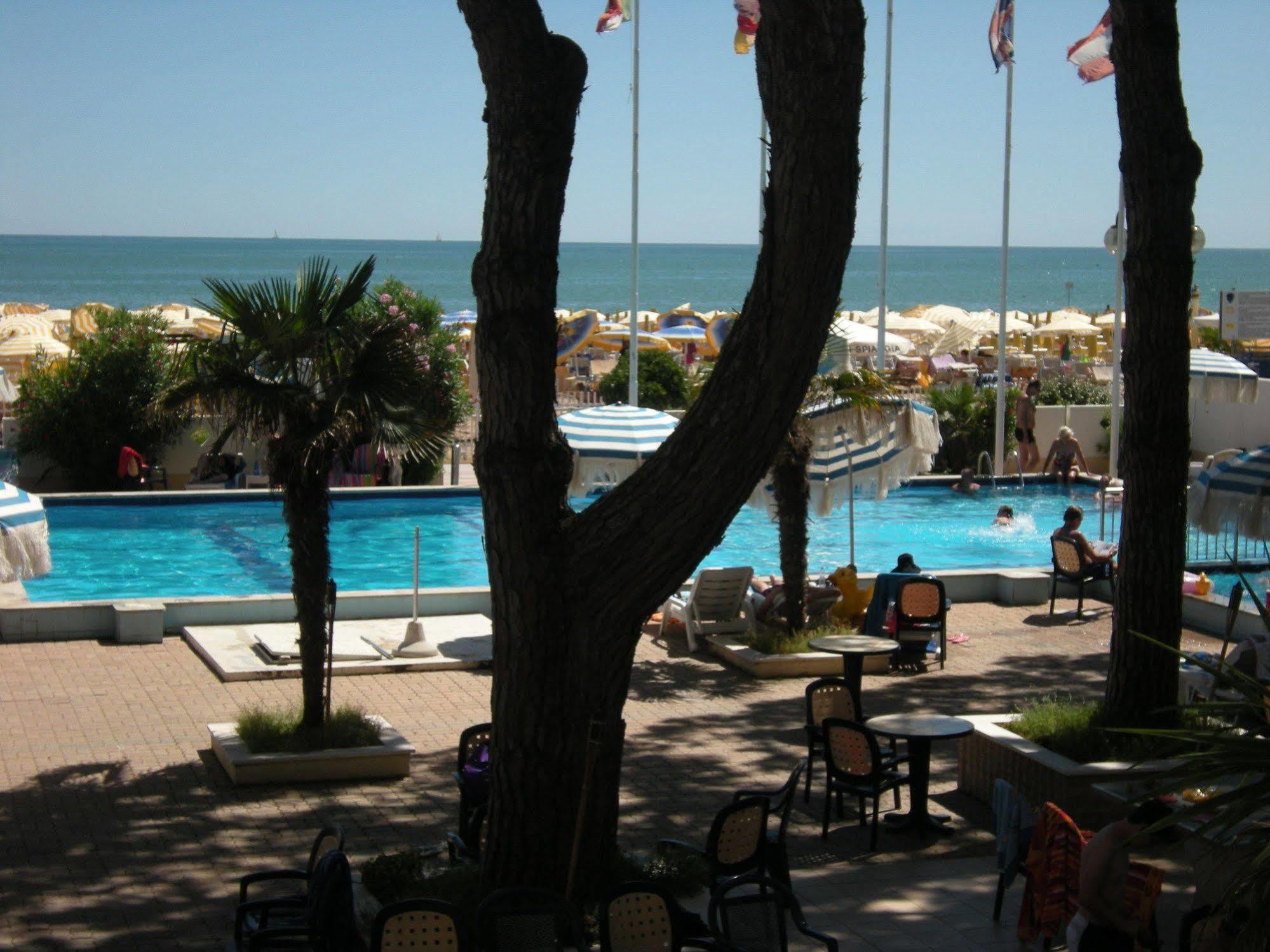 Hotel Ambasciatori Palace Lido di Jesolo Exterior photo